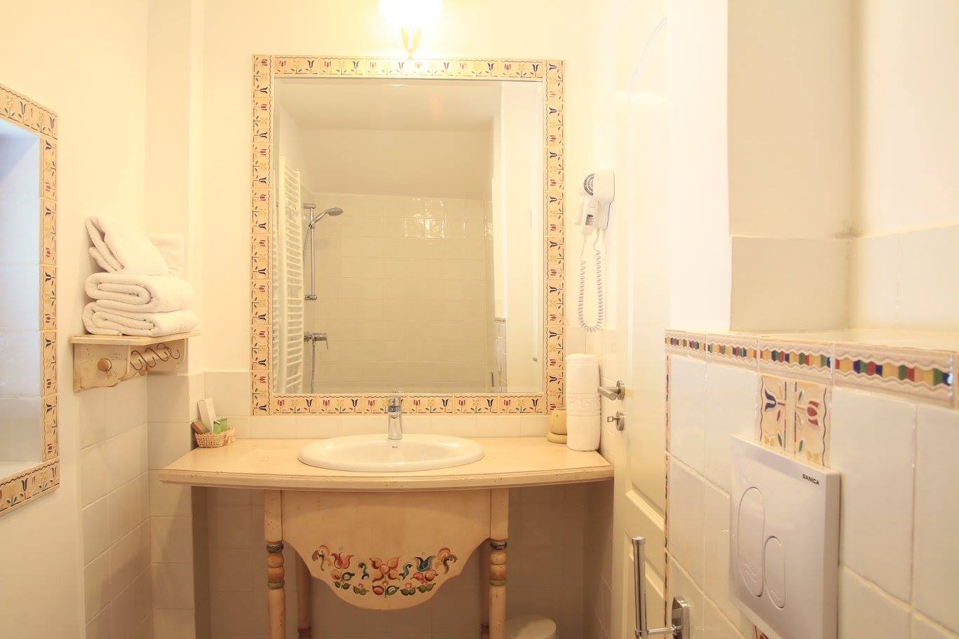 Baia unei camere, Pastel Chalet