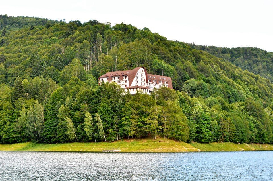 Hotel Valea cu Pesti